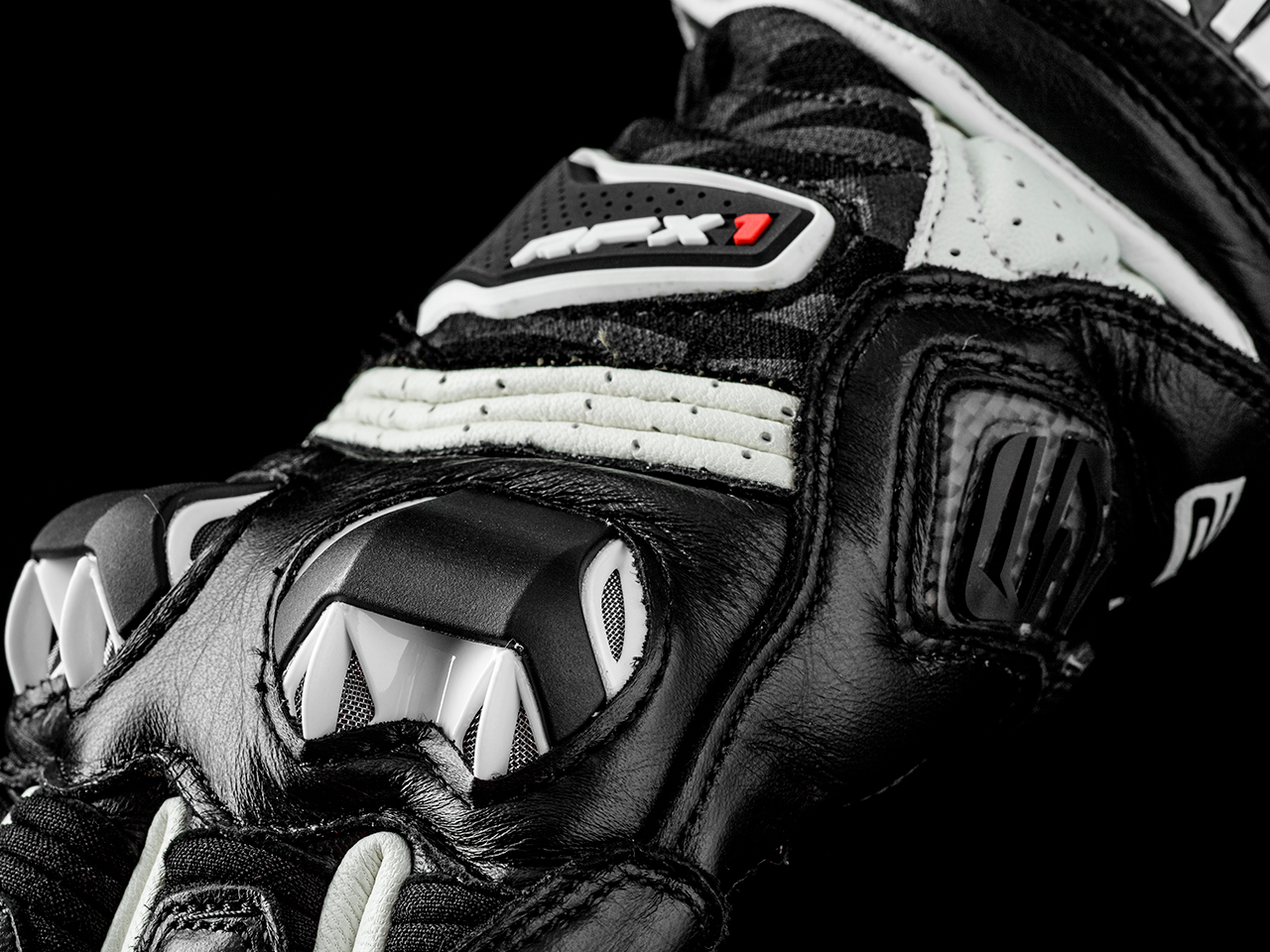Five_RFX1BlackWhite_Z3.jpg